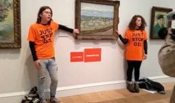 İklim Aktivistlerinden İlginç Eylem: Kendilerini Van Gogh Tablosuna Yapıştırdılar