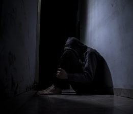 Gece Sesler Duyarım / Uğur Ünen