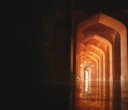 M. ARABÎ’DEN BUGÜNE AYNA METAFORU / Melek Koç